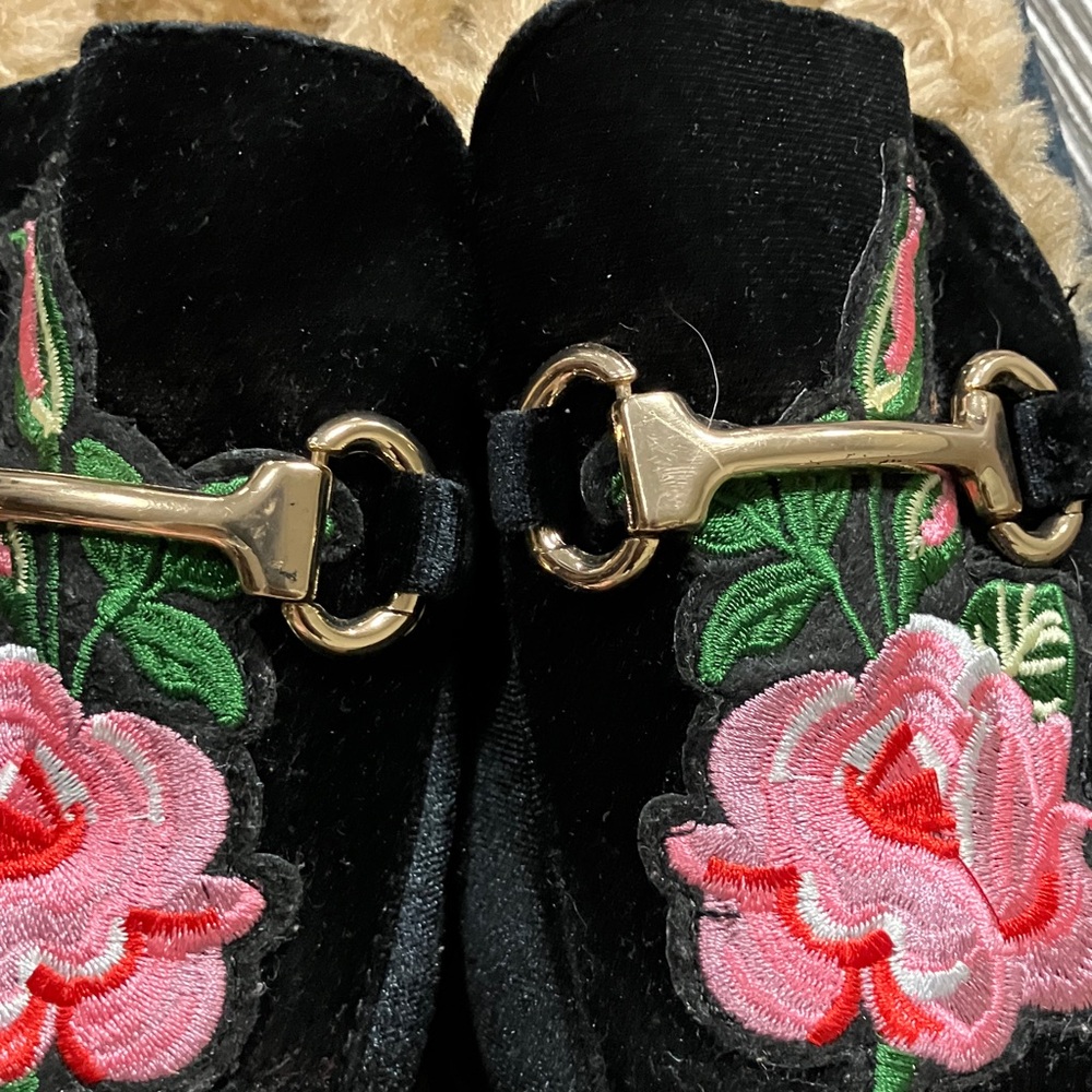 Hot Kiss Black Velvet Mules with Pink Rose Embroidery - Picture 6 of 10